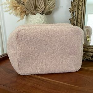 Stoney Clover large cozy sherpa pouch in light pink